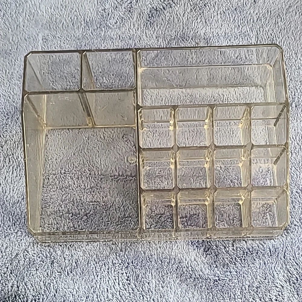 16 compartment acrylic organizer